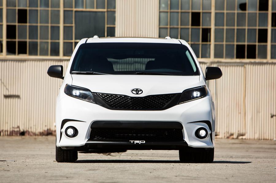  Toyota Sienna SE + Concept 2016 года  (фото 4 из 14)